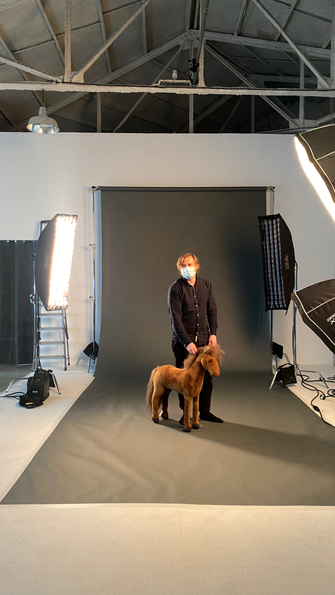 Behind the scenes of pet photography shoot - Technical setup